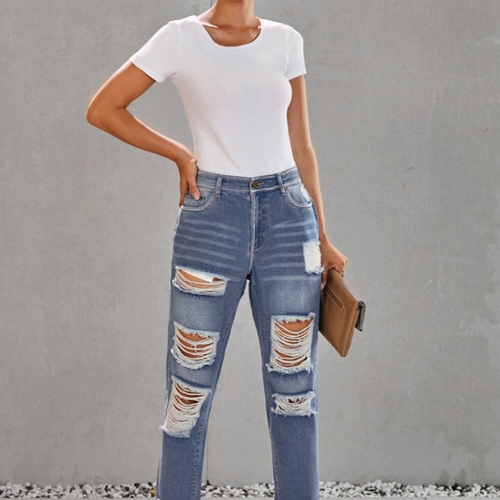 NWOT Destroyed/ Distressed Boyfriend Jeans - Picture 6 of 7